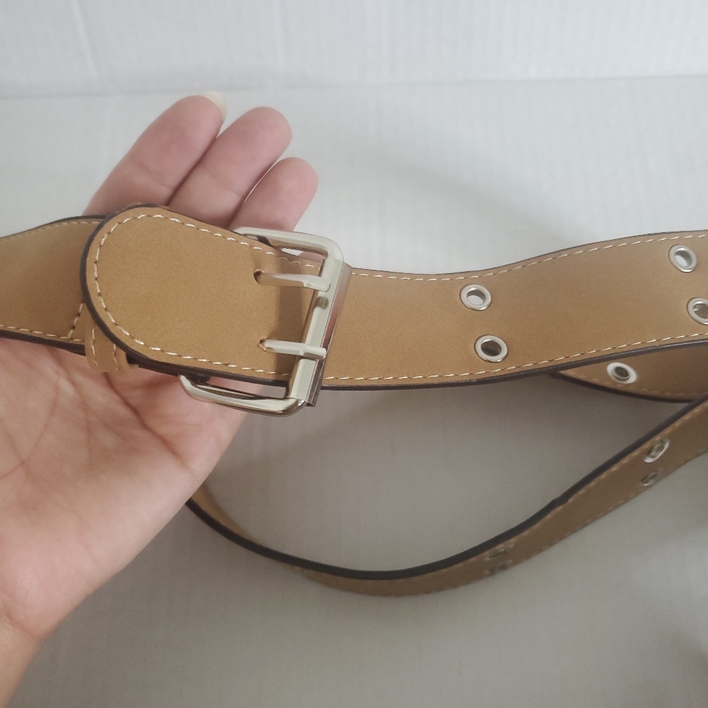 True Religion Suede PU Hobo Crossbody Bag Tan Adjustable Strap Zip Top Y2k Urban - Picture 10 of 15